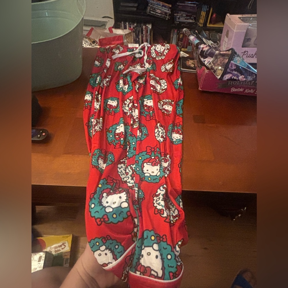 Hello kitty Christmas wreath pajama pants nwt